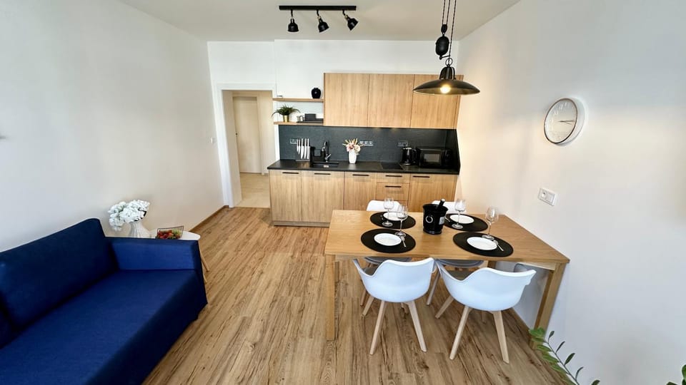 Kitchen or kitchenette, Living room, Seating area, Dining area, stove
