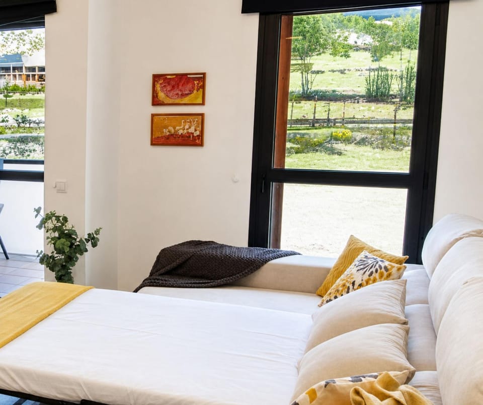 Bed, Living room, Photo of the whole room, Bedroom