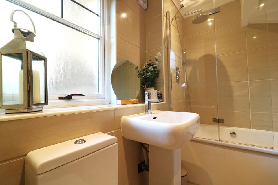 Shower, Toilet, Bathroom, Bath