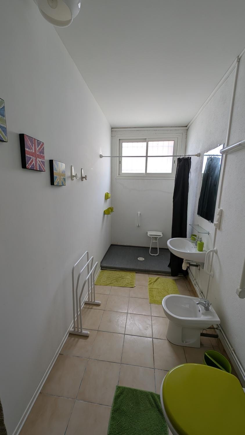 Toilet, Bathroom, towels