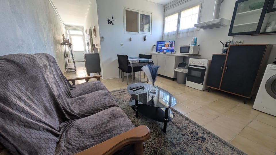 Appartement avec jardin centre village avec accès PMR Apartment in Occitanie