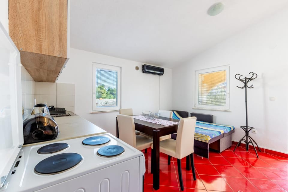 Kitchen or kitchenette, Living room, Seating area, Dining area, air conditioner