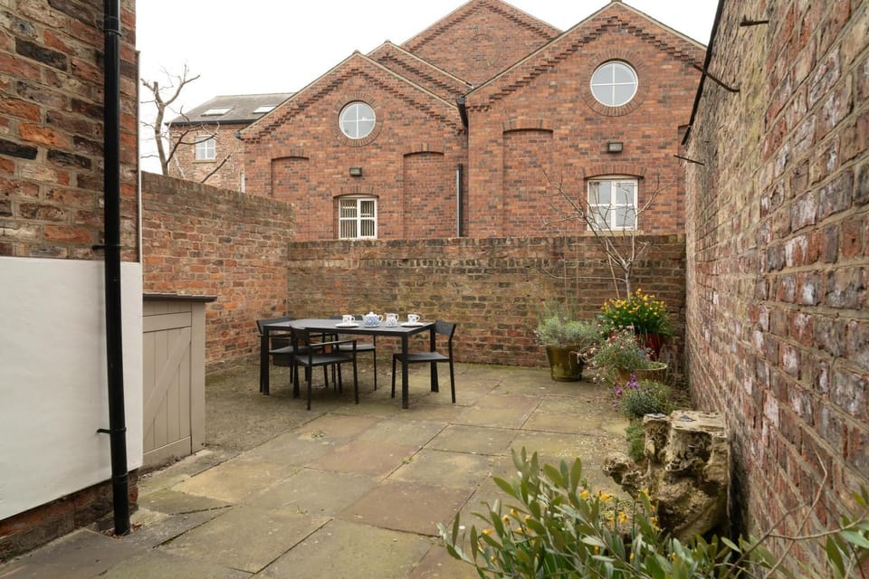 St Denys View with Free parking Apartment in York