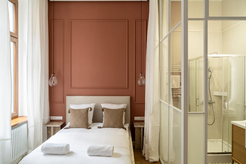 Shower, Bed, Bathroom