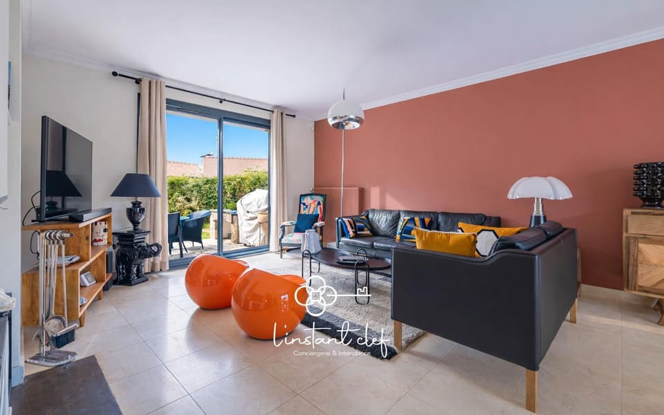 Communal lounge/ TV room, Living room
