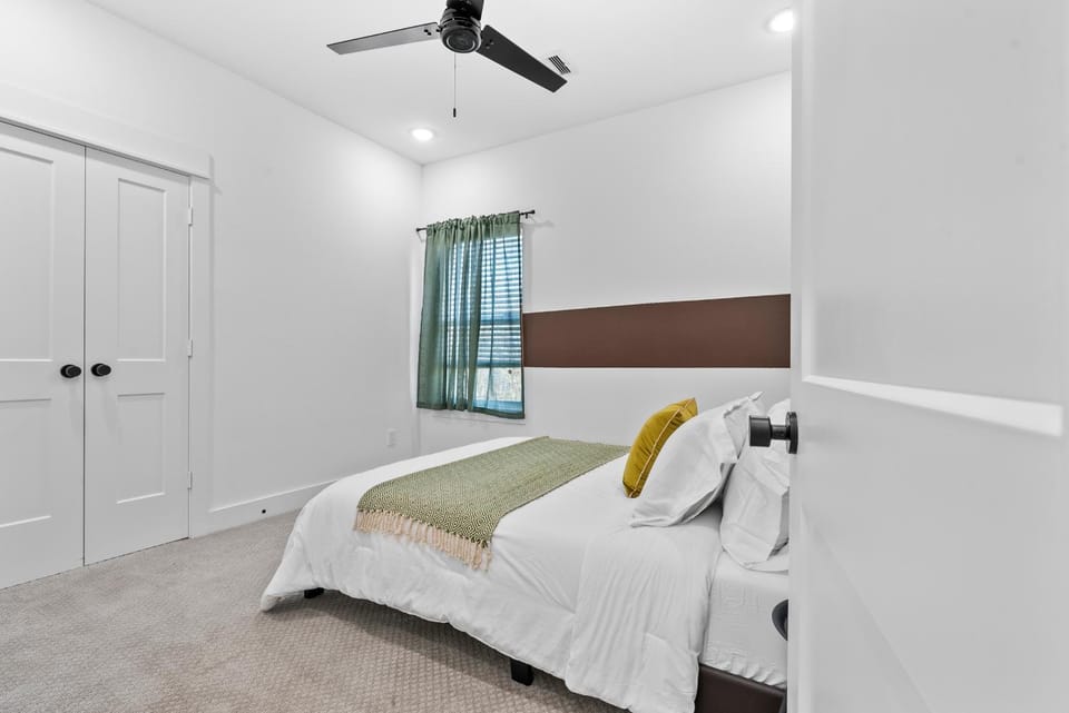 Bed, Photo of the whole room, Bedroom, wardrobe