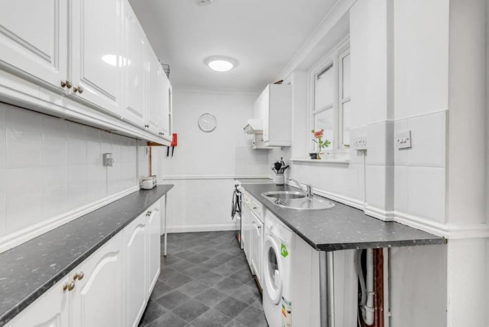 Coffee/tea facilities, Kitchen or kitchenette, dishwasher, internet, oven, pet friendly, stove, wardrobe, washing machine