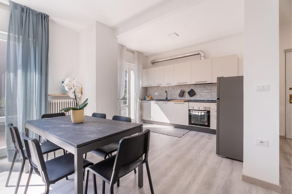 Kitchen or kitchenette, Dining area, dishwasher, oven, stove, washing machine