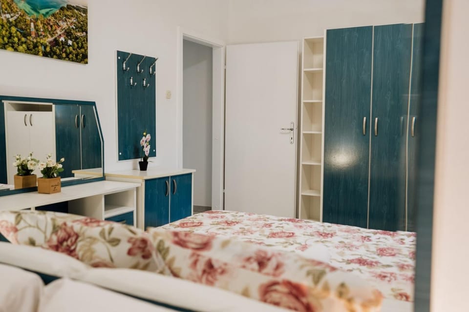 Bed, Bedroom, wardrobe