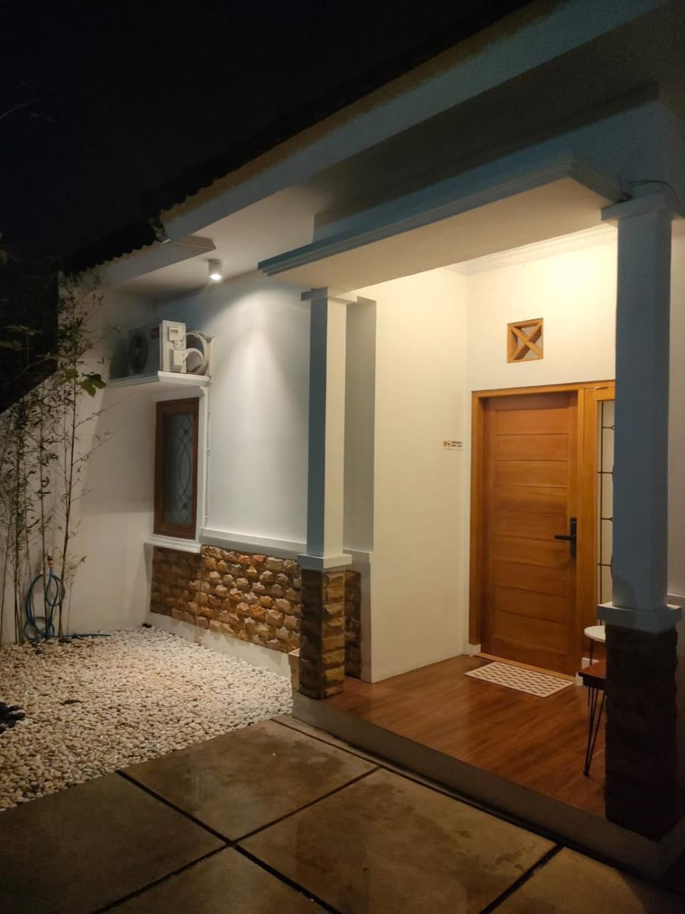 Facade/entrance, Balcony/Terrace