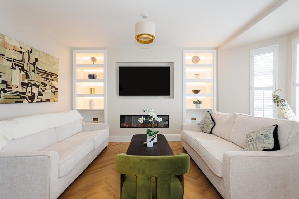 111 By Mayfair - Luxurious 12 Bedroom House, Portrush House in Portrush