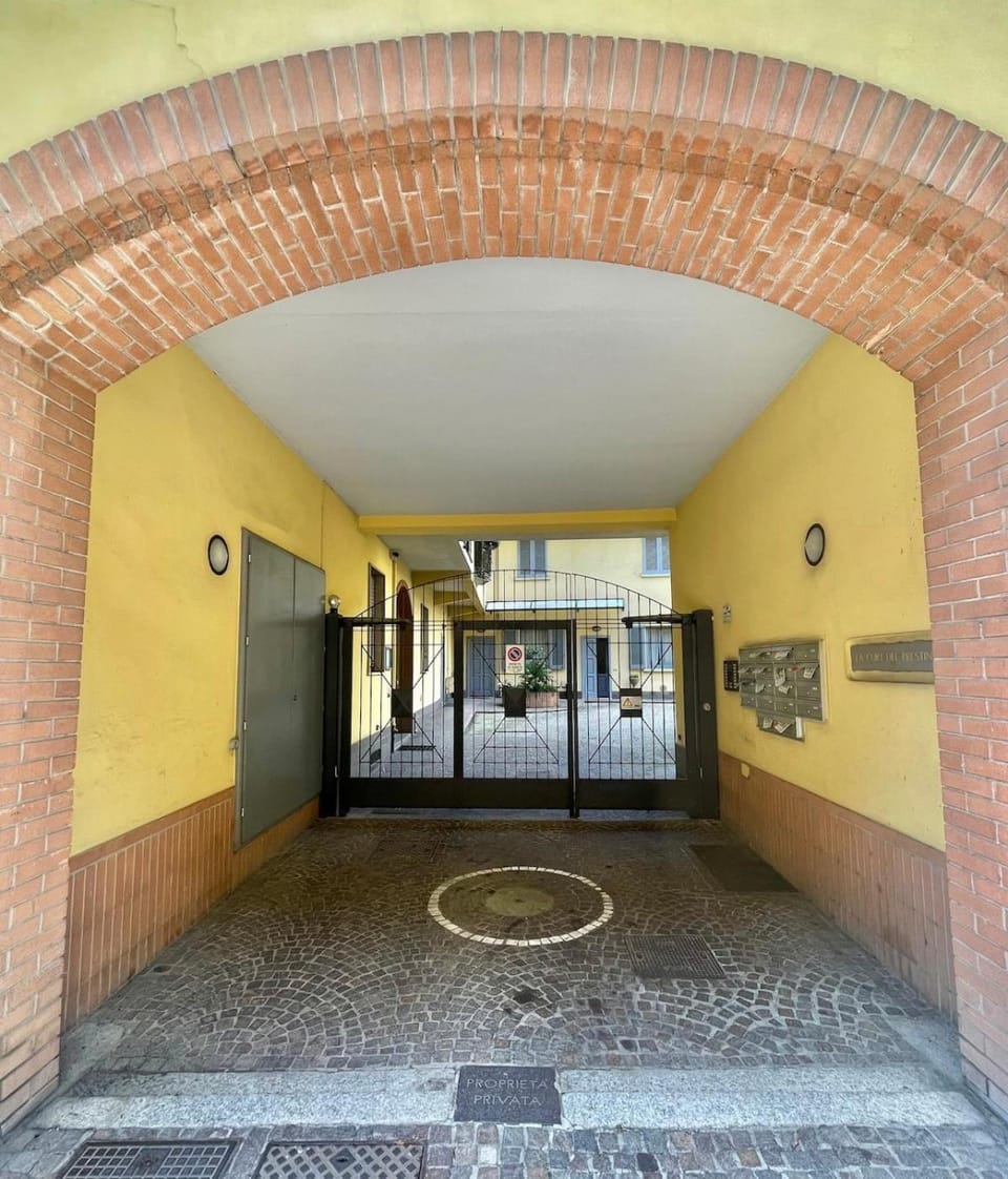 Facade/entrance, Day