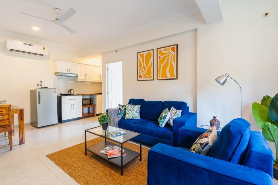 Kitchen or kitchenette, Living room, Seating area, Dining area, air conditioner