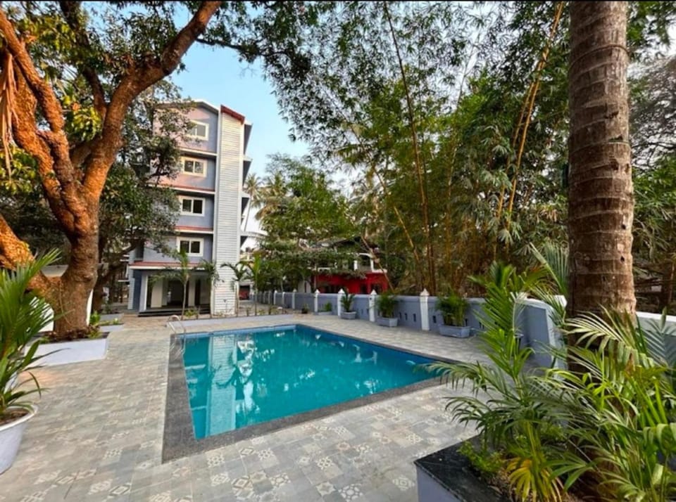 Property building, Garden, Swimming pool