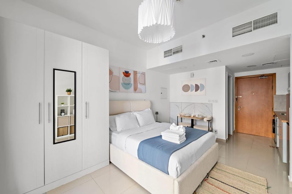 Bed, Photo of the whole room, Bedroom, towels, wardrobe, air conditioner