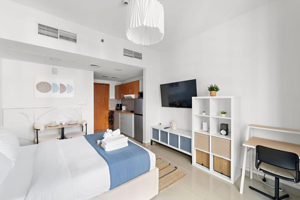 Bed, TV and multimedia, Photo of the whole room, Bedroom, air conditioner