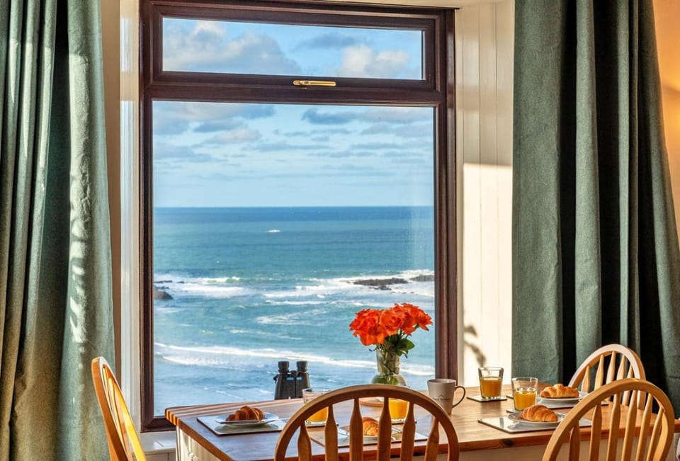 Day, Natural landscape, View (from property/room), Living room, Seating area, Dining area, Beach, Sea view