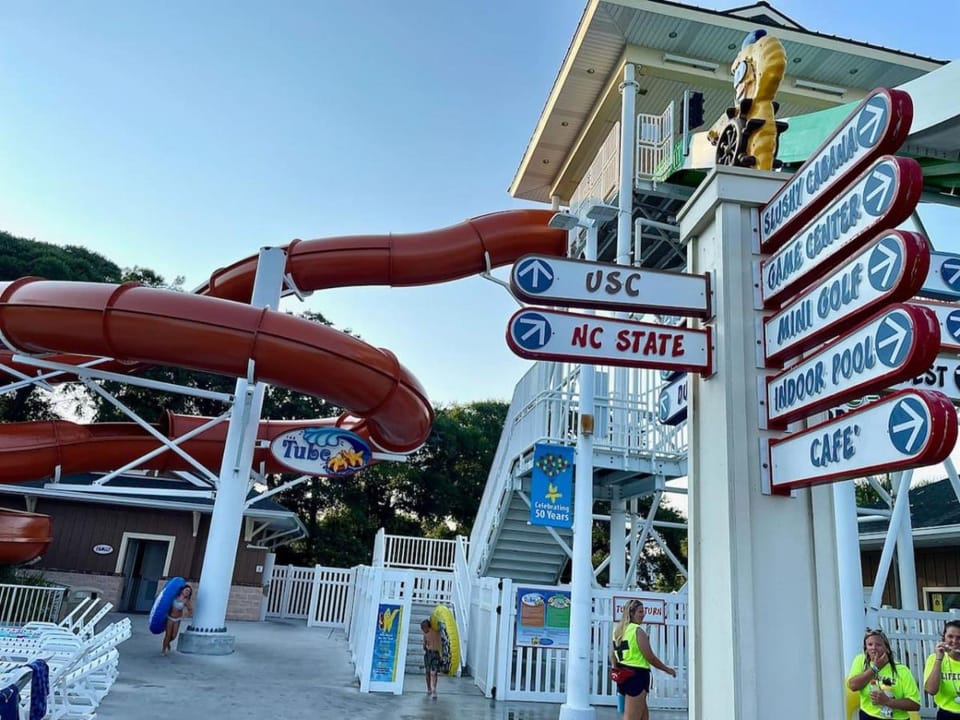 Ocean Lakes 4 bedroom Cottage that sleeps 10 House in Surfside Beach