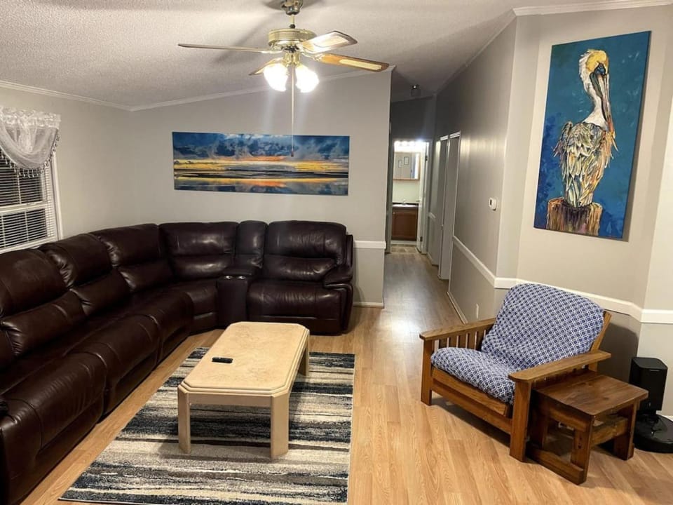 Ocean Lakes 4 bedroom Cottage that sleeps 10 House in Surfside Beach
