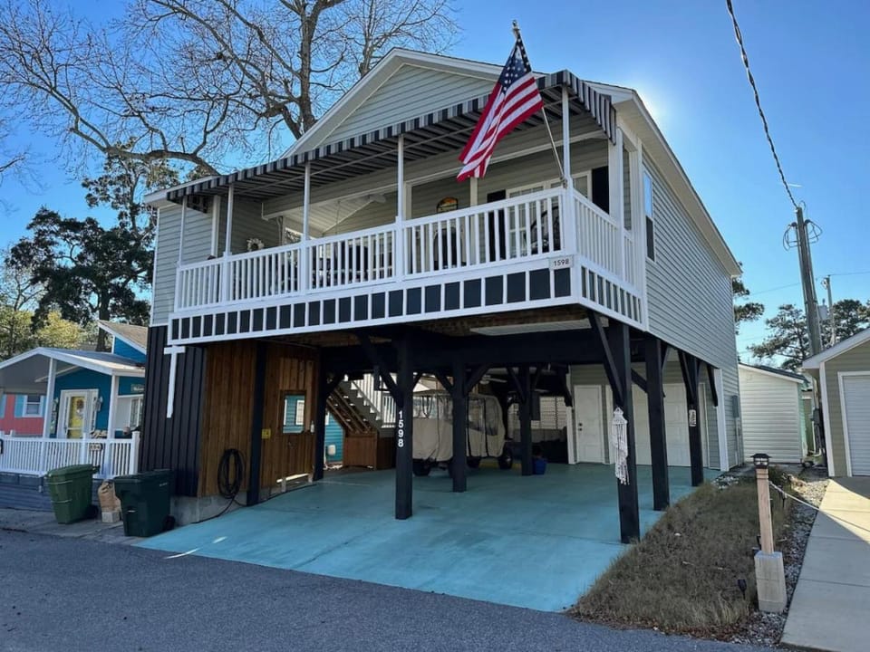 Pet Friendly Golf Cart Elevator House in Surfside Beach