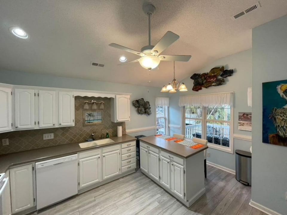 Pet Friendly Golf Cart Elevator House in Surfside Beach