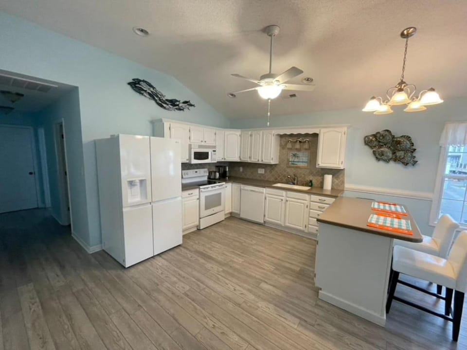 Pet Friendly Golf Cart Elevator House in Surfside Beach
