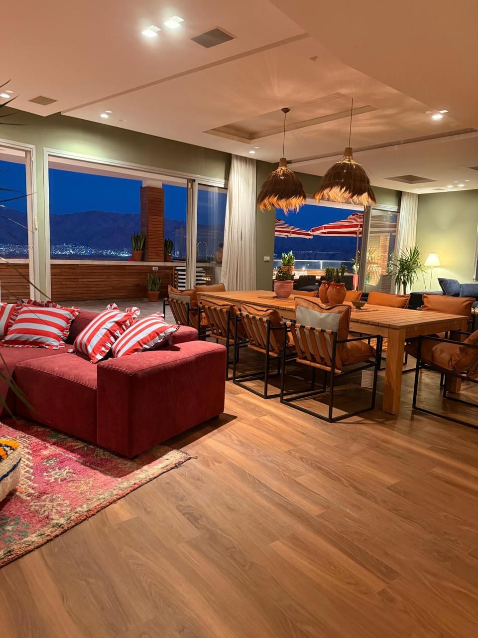 Living room, Seating area, Dining area