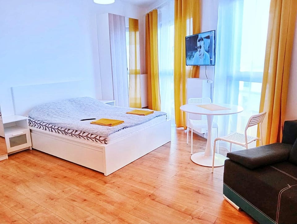 Communal lounge/ TV room, Bed, Bedroom