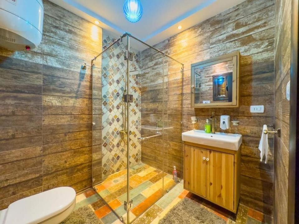 Shower, Toilet, Bathroom, Bath, towels