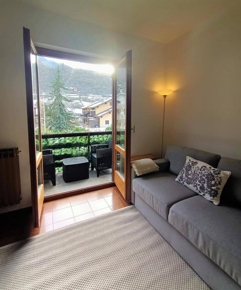 Bed, View (from property/room), Balcony/Terrace, Living room, Photo of the whole room, Seating area