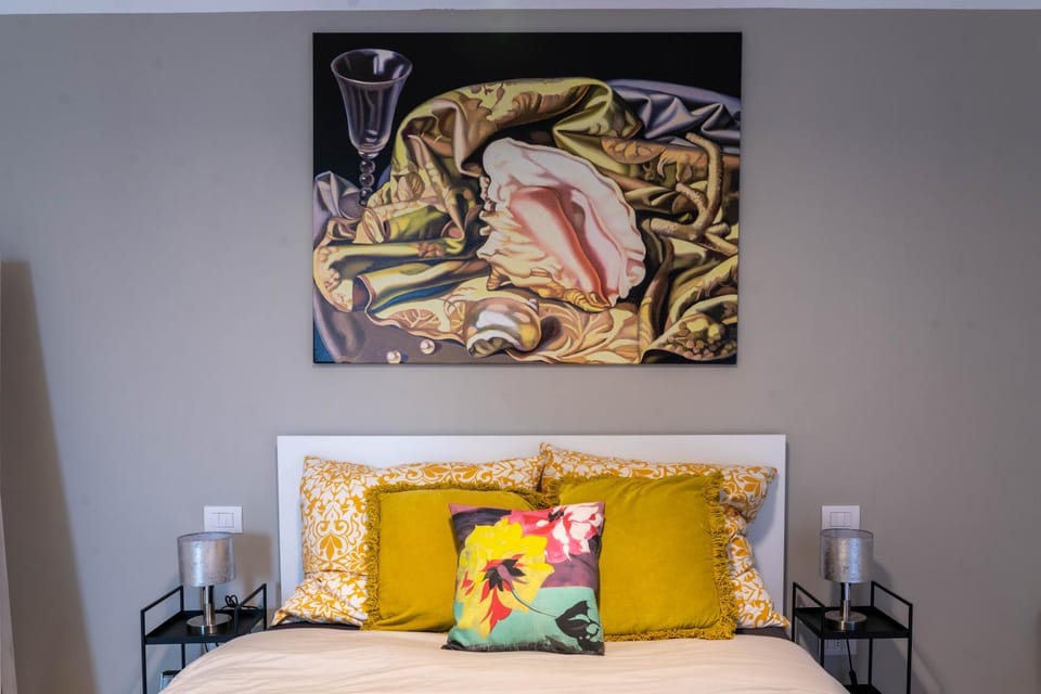 Bed, Photo of the whole room, Decorative detail, Bedroom