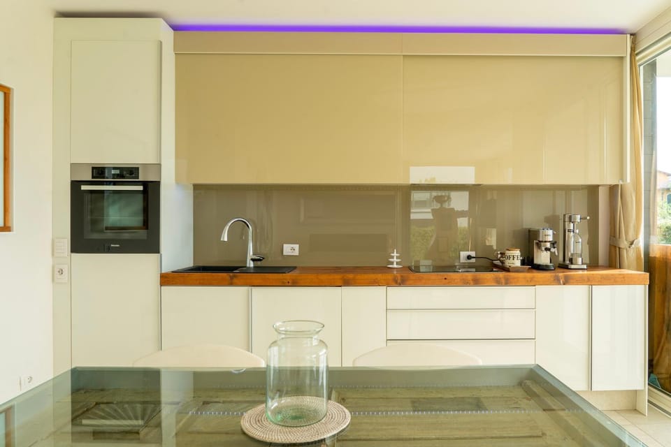 Coffee/tea facilities, Kitchen or kitchenette, dishwasher, oven, pet friendly, stove