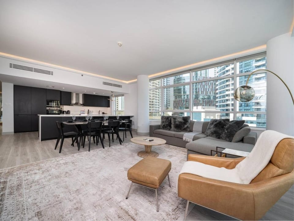 Kitchen or kitchenette, Living room, Seating area, Dining area