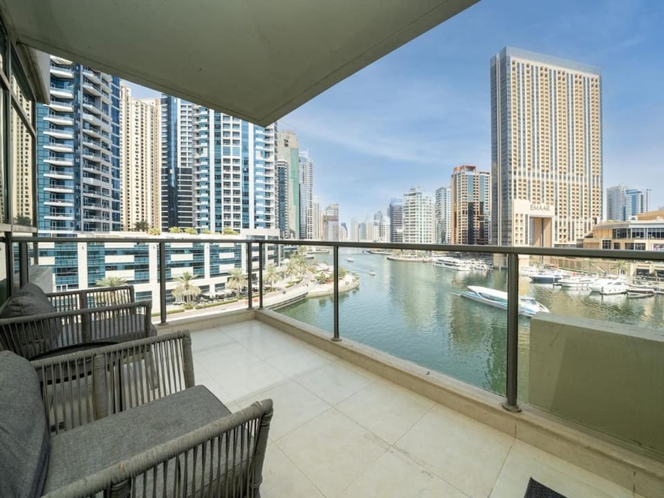 Seating area, City view, River view