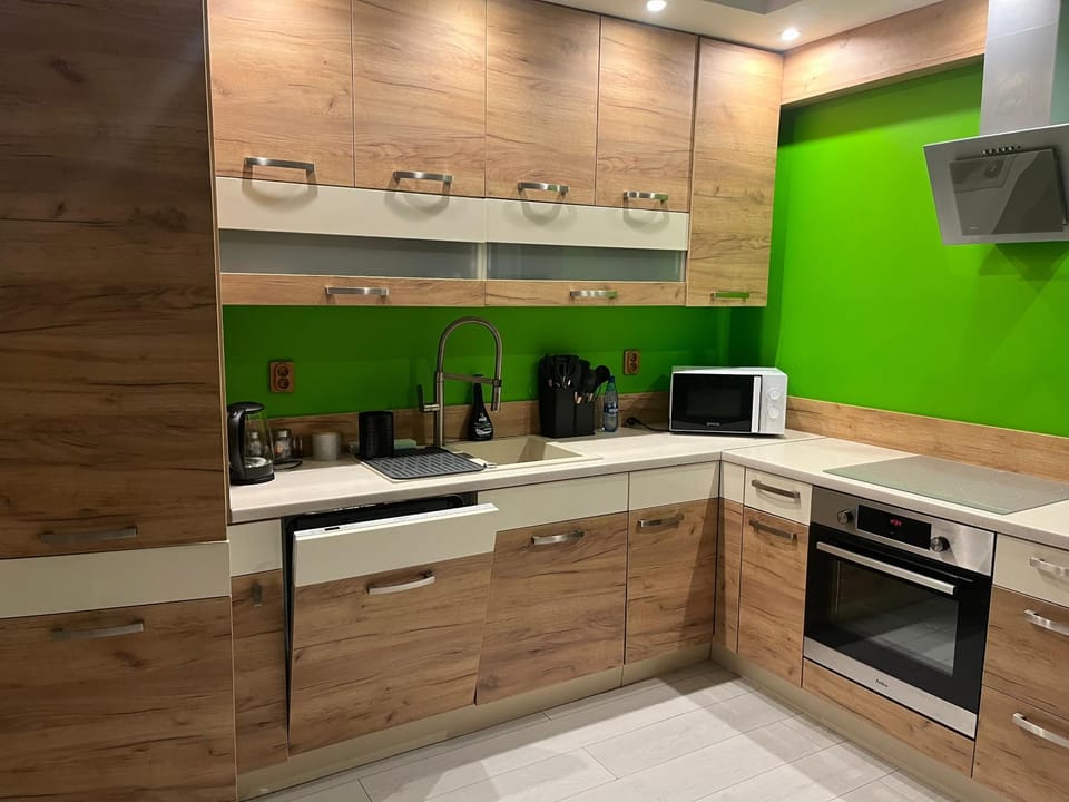 Kitchen or kitchenette, microwave, oven, kitchen