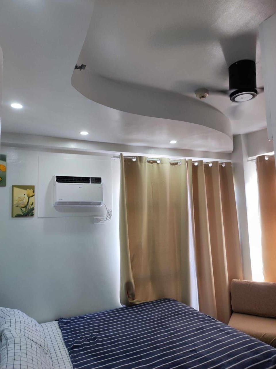 Two Bedroom - Presidio Lakefront Apartment in Muntinlupa