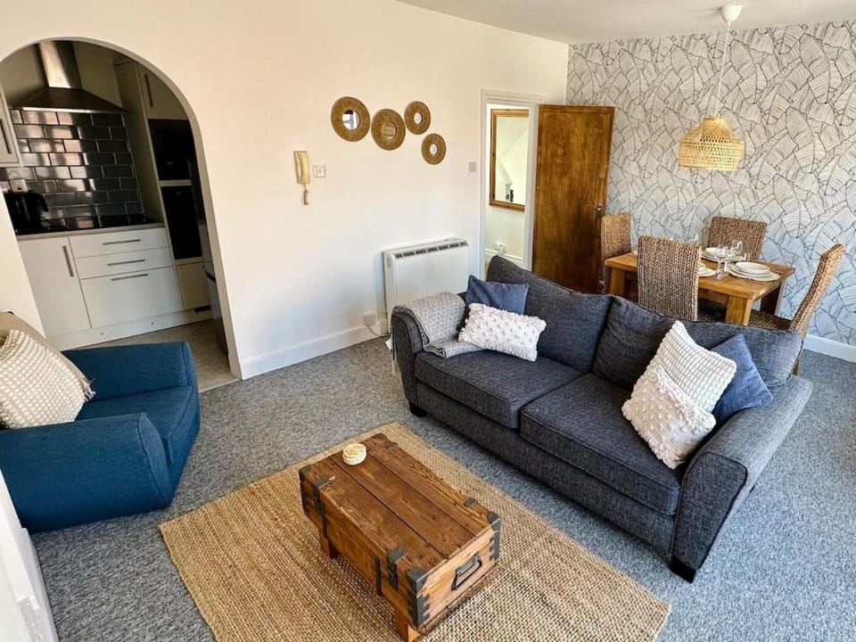 Beautiful Apartment - Moments From the Sea Apartment in Weymouth