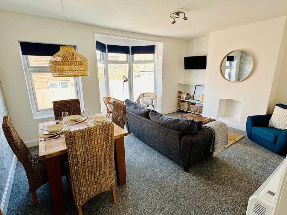 Beautiful Apartment - Moments From the Sea Apartment in Weymouth