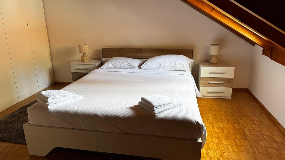 Bed, Photo of the whole room