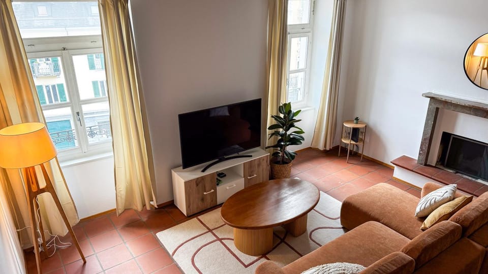 Communal lounge/ TV room, TV and multimedia, Living room