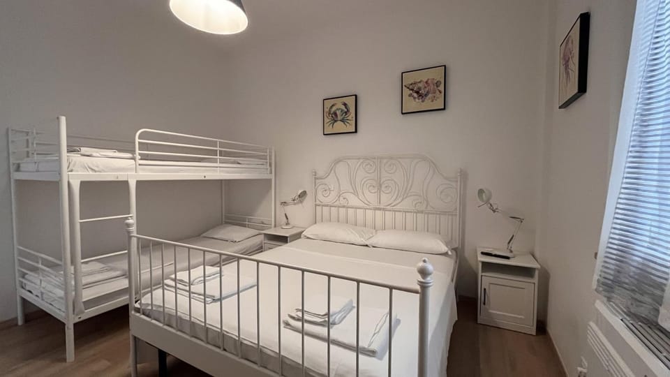 Bed, Photo of the whole room, Bedroom, bunk bed