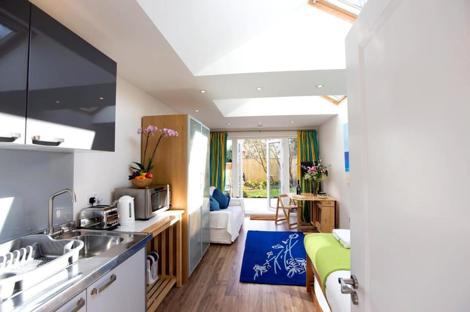 Sunny Studio with privacy and parking in Oxford Apartment in Oxford