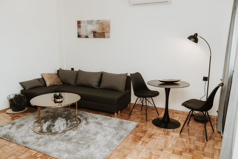 TV and multimedia, Living room, Photo of the whole room, air conditioner