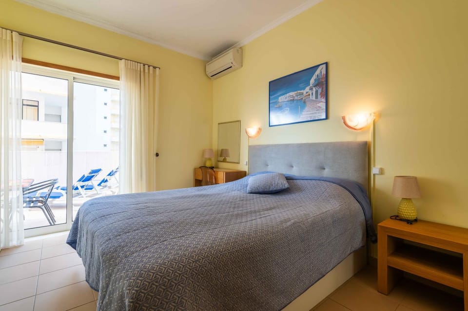 Bed, Bedroom, air conditioner