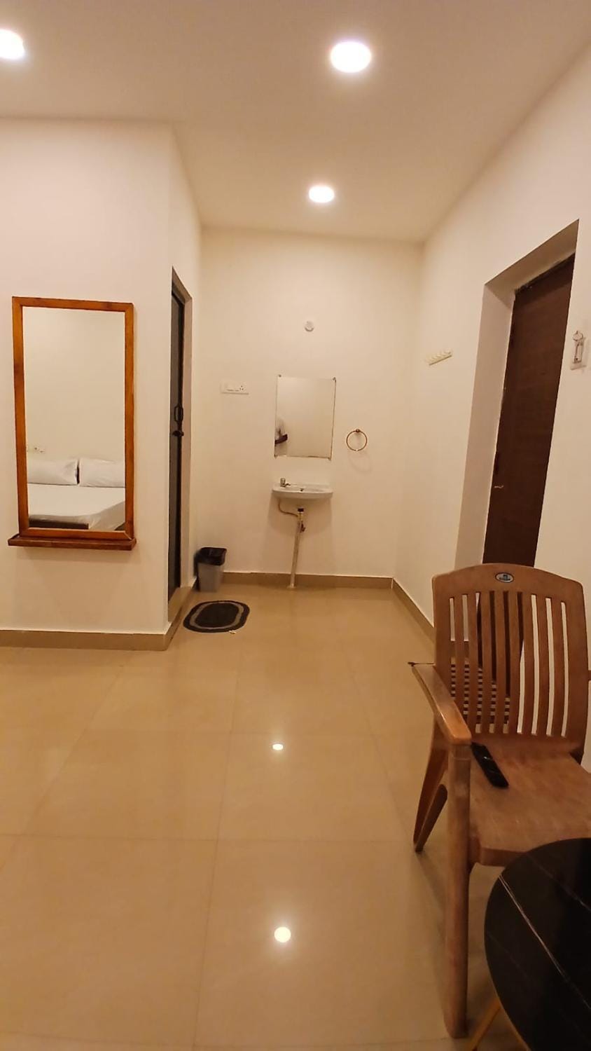Dwarka Residency Inn Hotel in Tamil Nadu