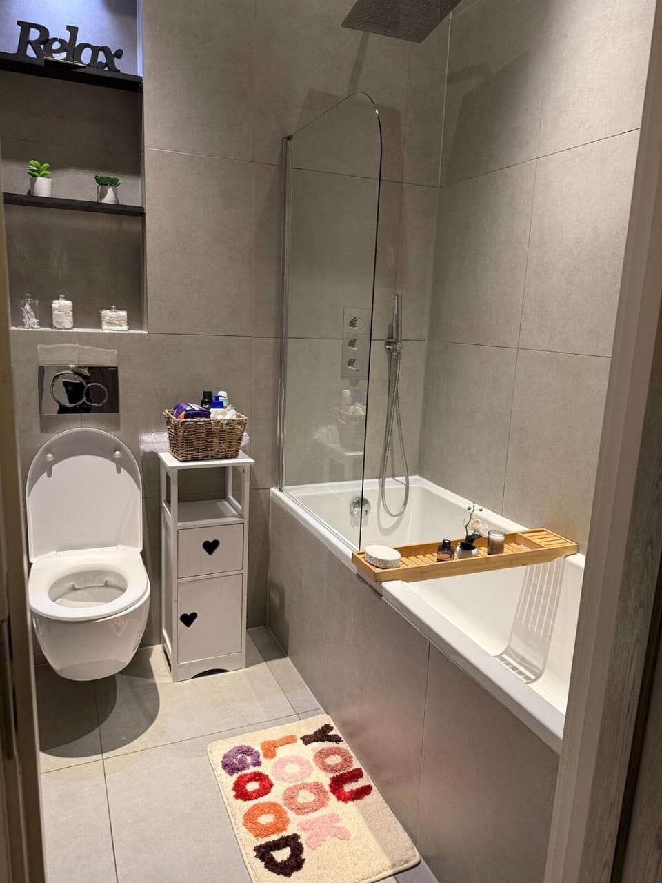 Shower, Toilet, Bathroom, towels