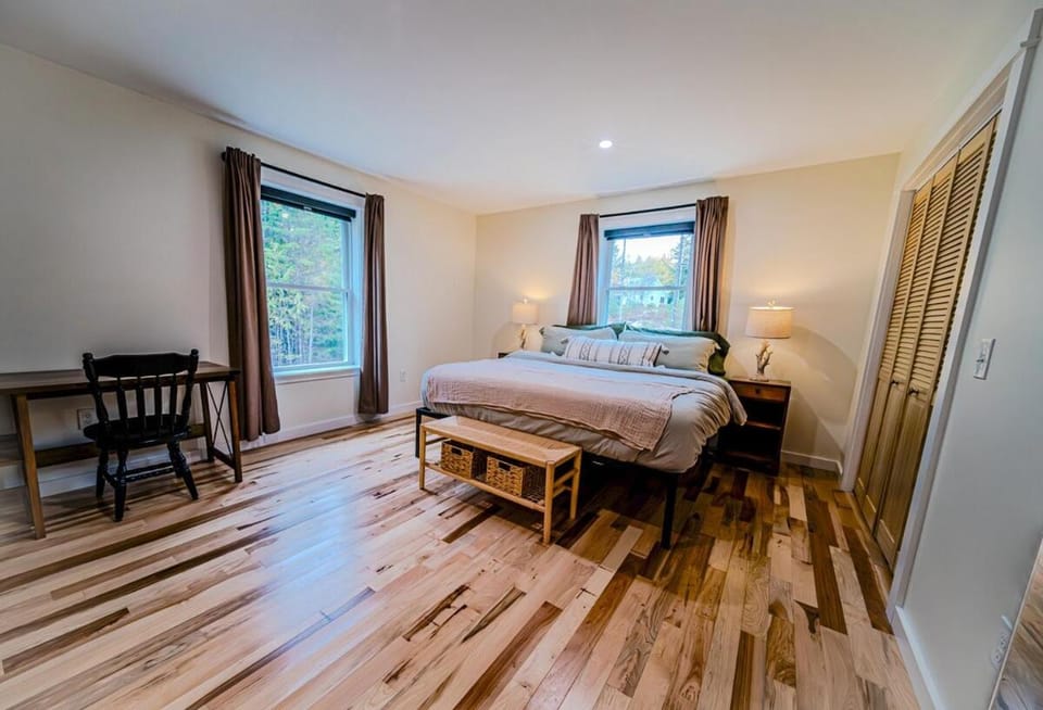 Newly Built Retreat in the Woods Near Acadia House in Trenton