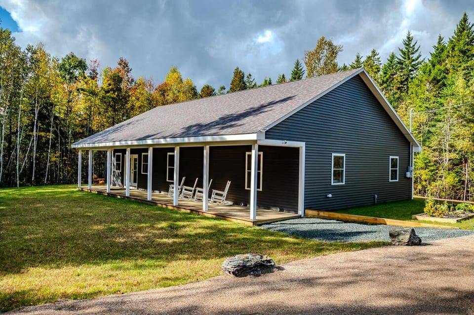 Newly Built Retreat in the Woods Near Acadia House in Trenton