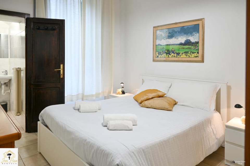 Bed, Bathroom, Photo of the whole room, Bedroom, towels