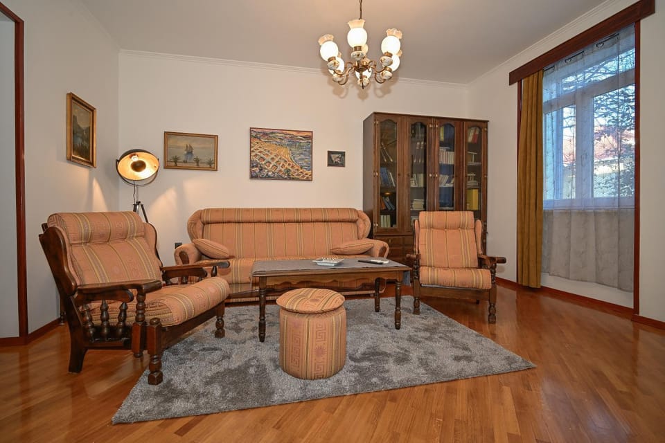 Communal lounge/ TV room, Living room, Seating area